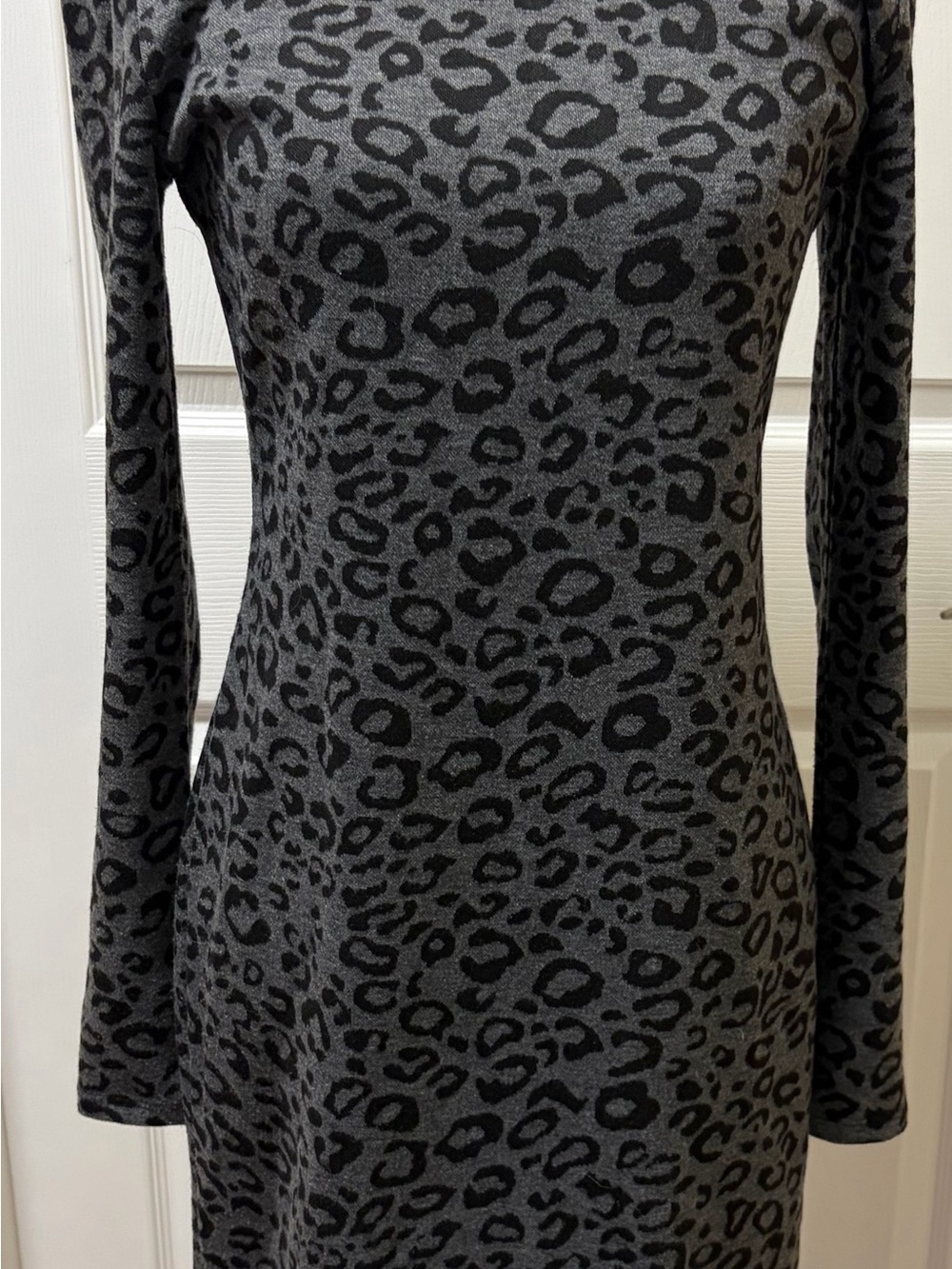 Women's Gray Leopard Print Long Sleeve Dress